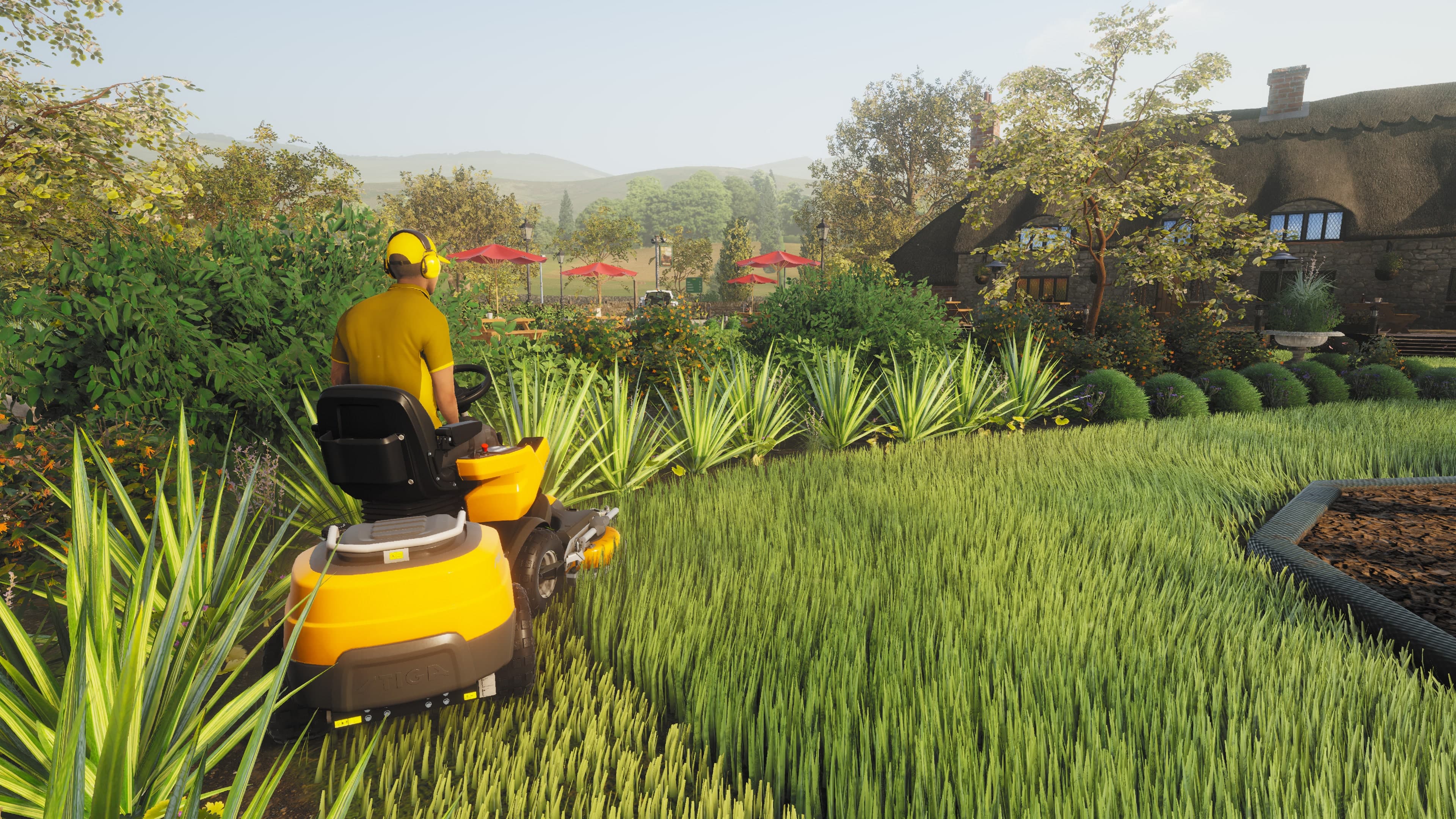 Lawn Mowing Simulator - Ancient Britain PS4 & PS5: скриншот 1